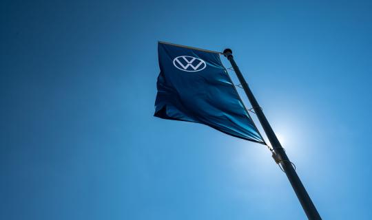 Ο CEO της VW ζητά από την ΕΕ επιβολή δασμών στα κινεζικά plug-in υβριδικά οχήματα