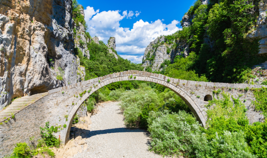 Ζαγοροχώρια: Μια βόλτα στα πιο εντυπωσιακά γεφύρια