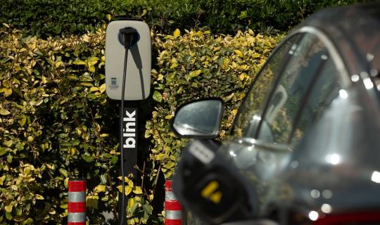 Blink Charging Hellas: Εγκατέστησε πάνω από 90 σταθμούς φόρτισης το 2025