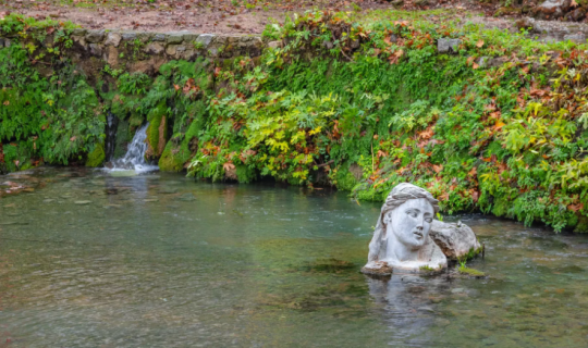 Έρκυνα: Ο μαγευτικός ποταμός όπου η φύση συναντά τον μύθο μία «ανάσα» από την Αθήνα