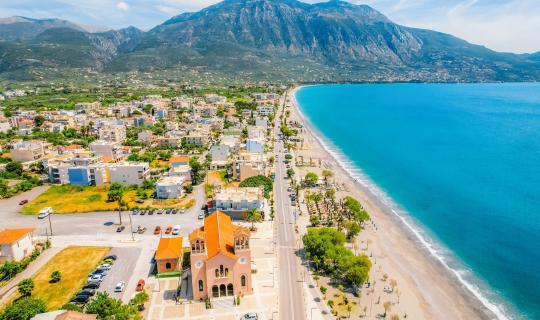 Πέντε παραθαλάσσιες πόλεις της Ελλάδας για καλοκαιρινές αποδράσεις