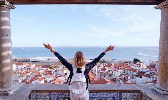 6 πόλεις για γυναίκες που ταξιδεύουν μόνες