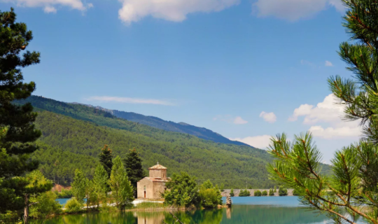 Τέσσερις λίμνες κοντά στην Αθήνα για ανοιξιάτικες αποδράσεις