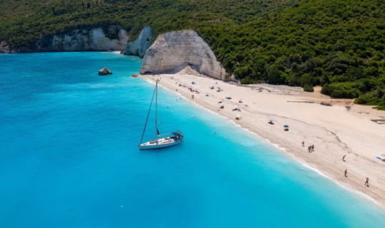 Η εξωτική και απομονωμένη παραλία του Ιονίου που βγήκε 2η καλύτερη στον κόσμο