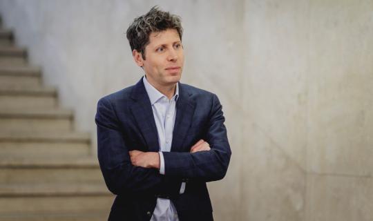 Άλτμαν: Η τεχνητή νοημοσύνη δεν έφερε την «αποκάλυψη» που φοβόμασταν στις θέσεις εργασίας