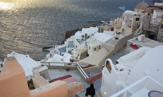 Σαντορίνη: Πλαφόν στην κρουαζιέρα, αναβάθμιση υποδομών και στοίχημα η βιωσιμότητα