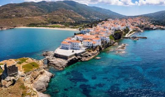 Διακοπές στην Άνδρο: Εξερευνώντας το αρχοντικό νησί των Κυκλάδων