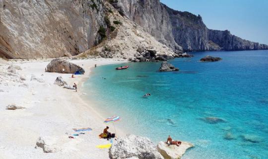 Διακοπές στην άκρη της Ελλάδας: 5 νησιά για απόλυτη χαλάρωση