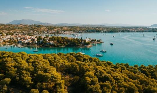 Πόρτο Χέλι: Η ανάδυση ενός παγκόσμιου προορισμού «ήσυχης» πολυτέλειας με επενδύσεις άνω του 1 δισ. ευρώ