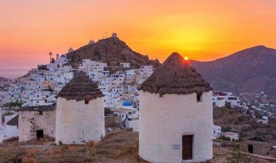 Ίος: Διακοπές στο νησί με τις παραδεισένιες παραλίες
