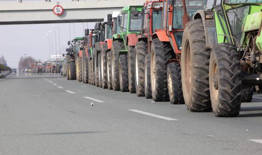 Παραμένουν στα μπλόκα οι αγρότες – Σήμερα στη Λάρισα η κρίσιμη πανελλαδική συνεδρίαση