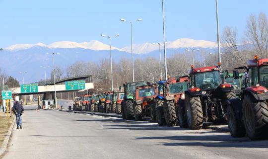Μπλόκα αγροτών: Κλειστά τα τελωνεία Προμαχώνα και Ευζώνων