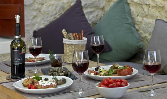 ΥΠΑΑΤ: Ο οινοτουρισμός στις προτεραιότητες της στρατηγικής για τον πρωτογενή τομέα