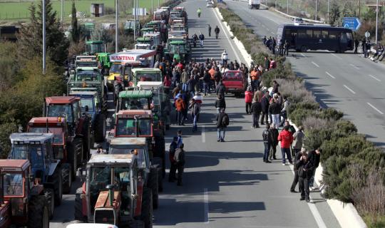Μπλόκα: Κλιμάκωση των κινητοποιήσεων αποφάσισαν οι αγρότες της Νίκαιας – Ποιους δρόμους κλείνουν σήμερα