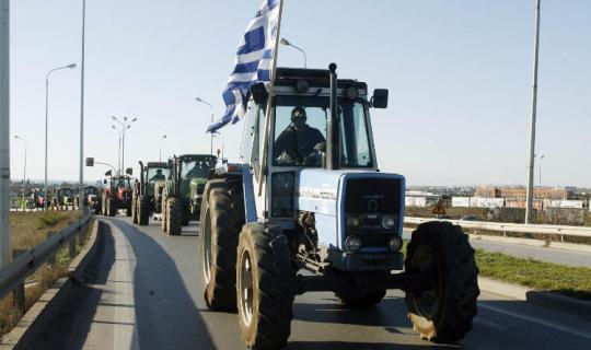 Αγρότες: Επιστρέφουν στα μπλόκα - Την Τρίτη πανελλαδική συνέλευση στη Λάρισα