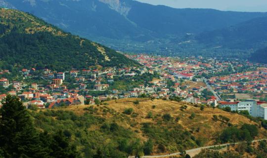 Καρπενήσι: Εκεί που το μεγαλείο της φύσης συναντά τη ζεστή φιλοξενία