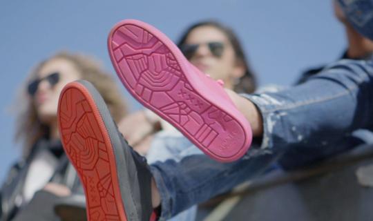 Γιατί δεν πρέπει να καθαρίζoυμε τα παπούτσια μας με υγρά μαντηλάκια