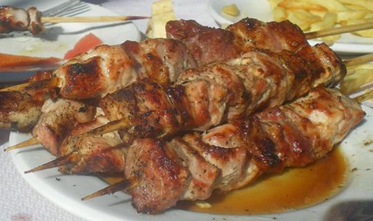 Μπάνιο στο ποτάμι και φεστιβάλ με 35.000 σουβλάκια φέτος; Γιατί όχι...