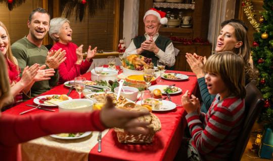Φέτος το χριστουγεννιάτικο τραπέζι θα «μιλάει» ξένες γλώσσες και θα κοστίσει ακριβά…