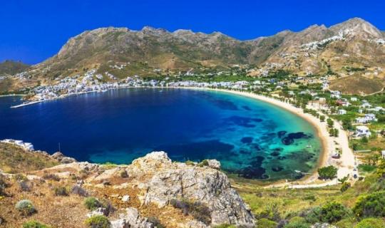 Δέκα παραλίες ιδανικές για οικογένειες σε 10 νησιά των Κυκλάδων