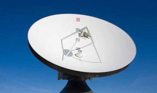 Η Ελλάδα προσαρμόζει τα όρια έκθεσης σε ηλεκτρομαγνητική ακτινοβολία: Τι αλλάζει με το νέο νομοσχέδιο