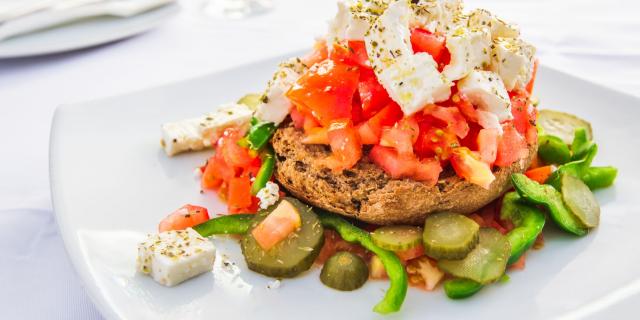 Οκτώ ελληνικές σαλάτες στις 100 κορυφαίες παγκοσμίως - Πρωτιά για τον ντάκο