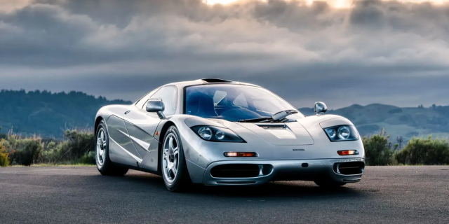 Μία McLaren F1 από το 1997 πάει να σπάσει τα κοντέρ