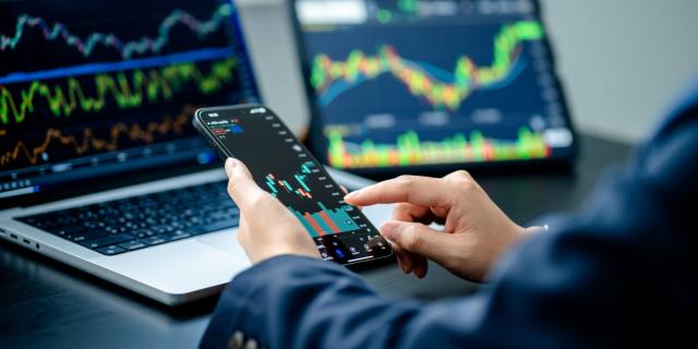 Tι κάνουν με τα χρήματά τους οι 240.000 crypto - εκατομμυριούχοι