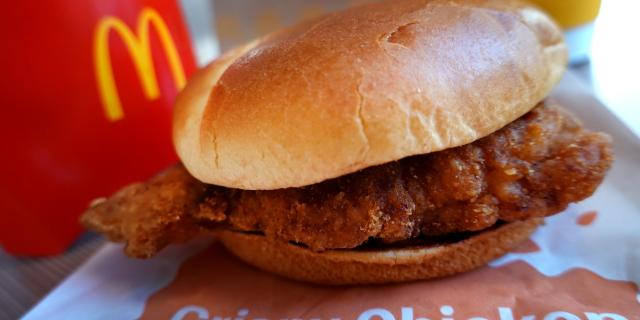 Ζει στιγμές δόξας το κοτόπουλο των McDonald's