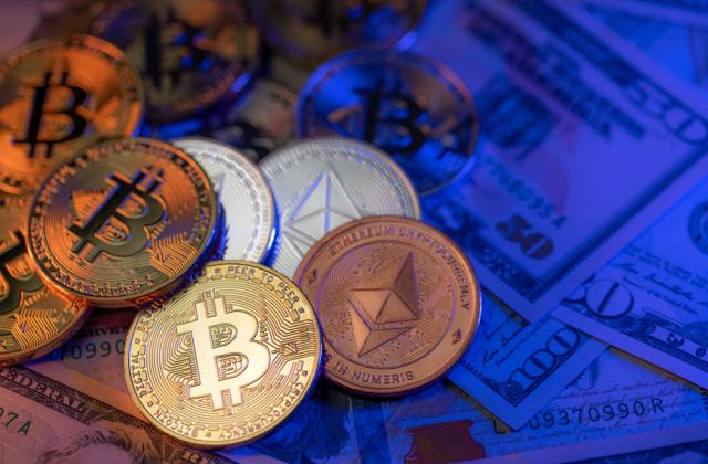 Νέο ορόσημο για τα crypto: Η είσοδος της Coinbase στον S&P 500 και τα μηνύματα για την αγορά