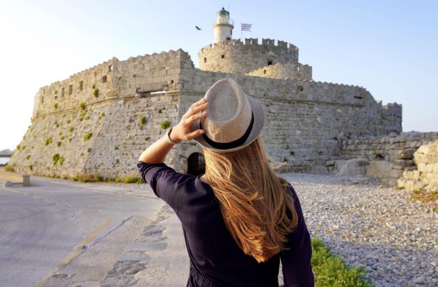 Τουρισμός: Περισσότεροι επισκέπτες τον Μάιο, αλλά με πιο «σφιχτό» πορτοφόλι