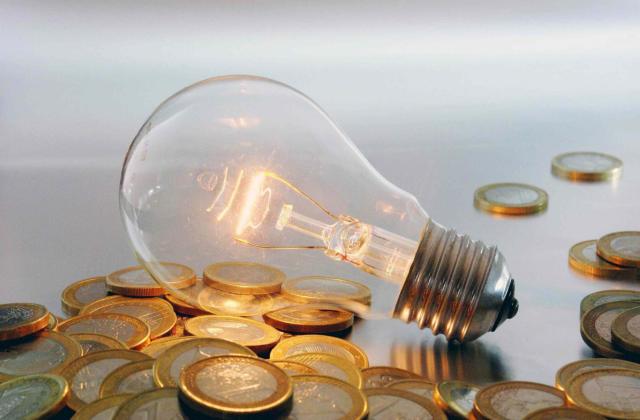 Ρεύμα: Σήμερα οι χρεώσεις των πράσινων τιμολογίων για τον Σεπτέμβριο - Προβλέψεις για άνοδο