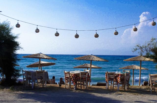 Εστίαση: Αυξήσεις μισθών, επιδόματα και 6ήμερη εργασία στη νέα διετή κλαδική σύμβαση