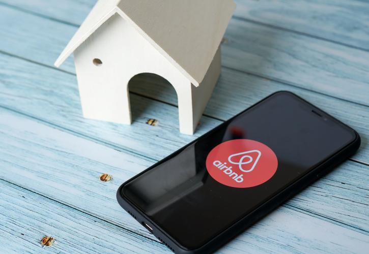 Airbnb: Ανακοίνωσε το πιο κερδοφόρο τρίμηνο στην ιστορία της αλλά η μετοχή «βουλιάζει»
