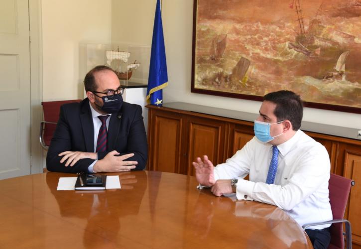 Συνάντηση του Υπουργού Μετανάστευσης και Ασύλου, κ. Νότη Μηταράκη με τον Γενικό Γραμματέα Αιγαίου και Νησιωτικής Πολιτικής, κ. Μανώλη Κουτουλάκη