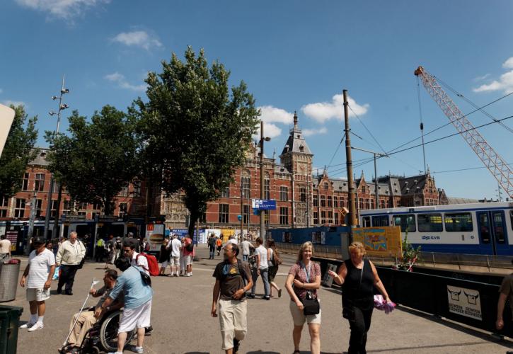 Το Άμστερνταμ κατηγορείται ότι «μεροληπτεί» υπέρ των πεζών