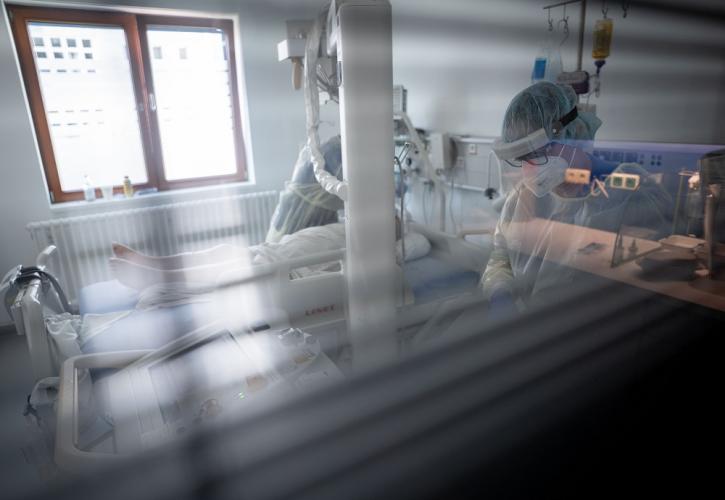 Αυστρία: Σε επίπεδα ρεκόρ οι νοσηλείες στις ΜΕΘ - Ξεκίνησε η διαλογή ασθενών
