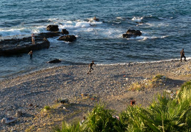 Υψηλοί τόνοι από την Ισπανία προς το Μαρόκο για την κρίση στη Θέουτα