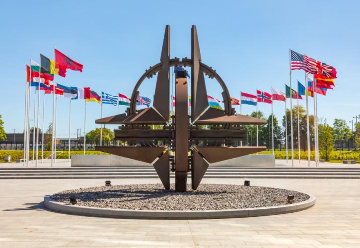 NATO: Οι πρώτες αμερικανικές στρατιωτικές ενισχύσεις έφθασαν στη Γερμανία