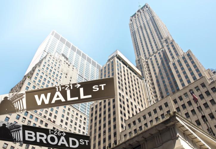 Στροφή προς τα κάτω για την Wall Street μετά τα νέα για τα επιτόκια της Fed