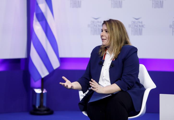 Η υφυπουργός Εργασίας, Μαρία Συρεγγέλα, στο Φόρουμ των Δελφών
