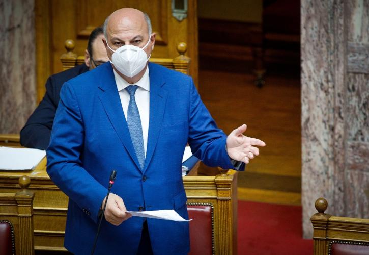 Ο υπουργός Δικαιοσύνης, Κώστας Τσιάρας, στη Βουλή