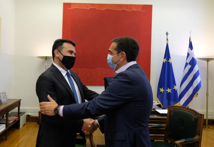 Αλέξης Τσίπρας και Ζόραν Ζάεφ στα γραφεία του ΣΥΡΙΖΑ