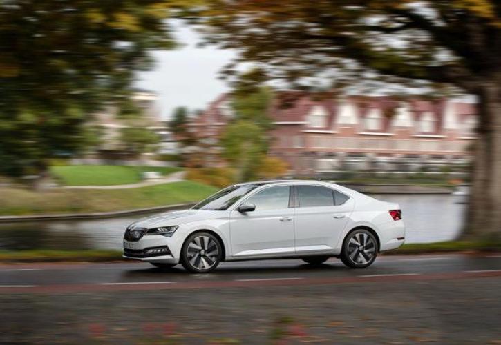 Skoda Superb iV: Υβριδικό με χώρους και πολυτέλεια