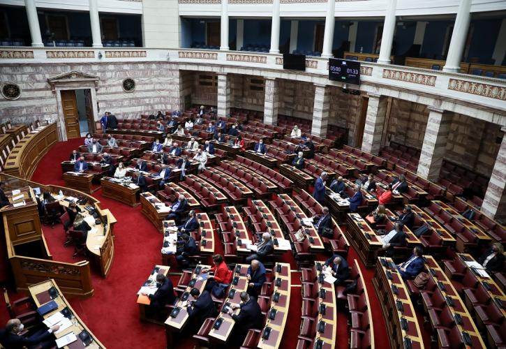 Βουλή: Ψηφίστηκε η συμφωνία με την Κύπρο για έργα υποδομής στην πυρόπληκτη Αν. Αττική