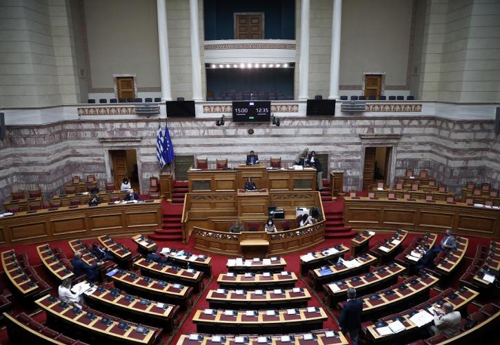 Βουλή: Ψηφίστηκε το νομοσχέδιο για την προστασία του εθελοντισμού