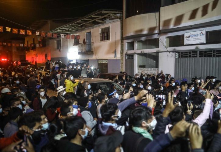 Εκλογές Περού: Ο Καστίγιο παραμένει μπροστά μετά την ολοκλήρωση της καταμέτρησης -Ακύρωση β' γύρου ζητούν υποστηρικτές της Κέικο