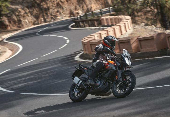 KTM 390 Adventure: Τα κάνει όλα και συμφέρει