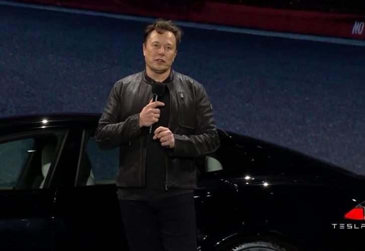 O Μασκ παρουσίασε το Tesla Model S Plaid