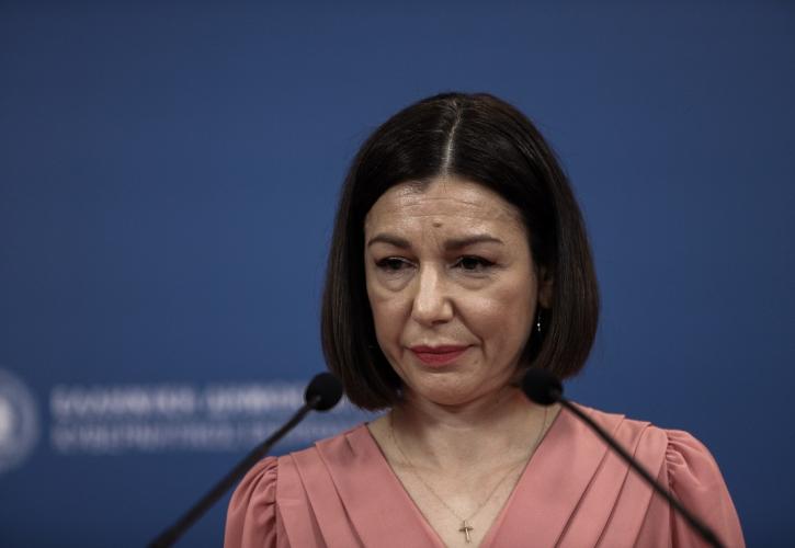 Η κυβερνητική εκπρόσωπος, Αριστοτελία Πελώνη